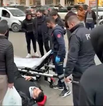 Esenyurt’ta Trafik Tartışması: Motokuryeye Otomobil Çarptı