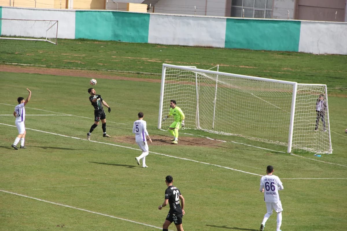 12 Bingölspor, Türk Metal 1963 Spor’u 4-0 Yenerek 2. Lig’e Yükseldi