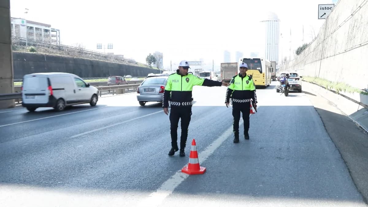 Boğazına Şeker Kaçan Sürücüyü Kurtaran Polis: Görevimiz Can Güvenliği