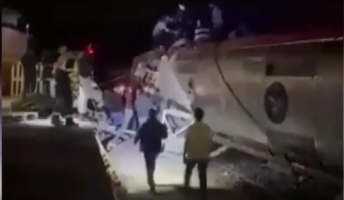 İspanya’da iki hızlı tren raydan çıktı 21 kişi öldü