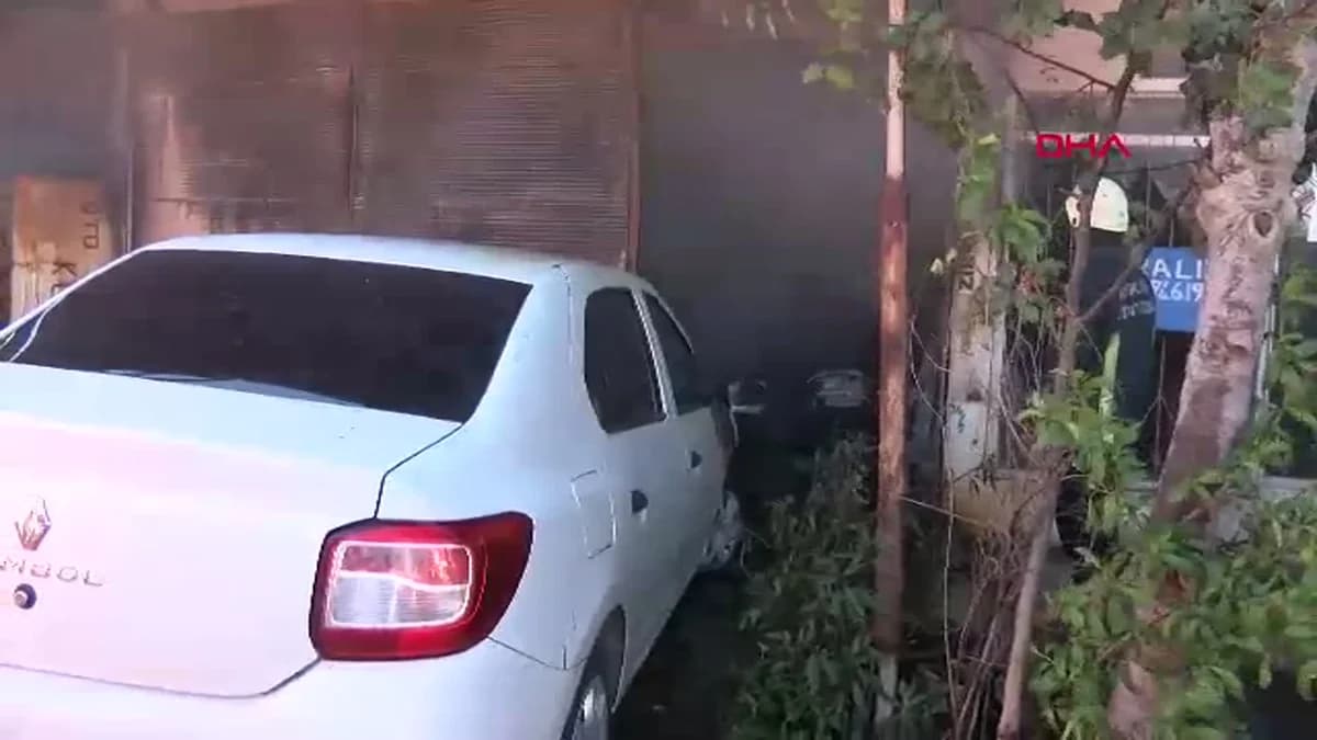 Antalya’da Tamirhanede Yangın; 4 Motosiklet ve 1 Otomobil Zarar Gördü