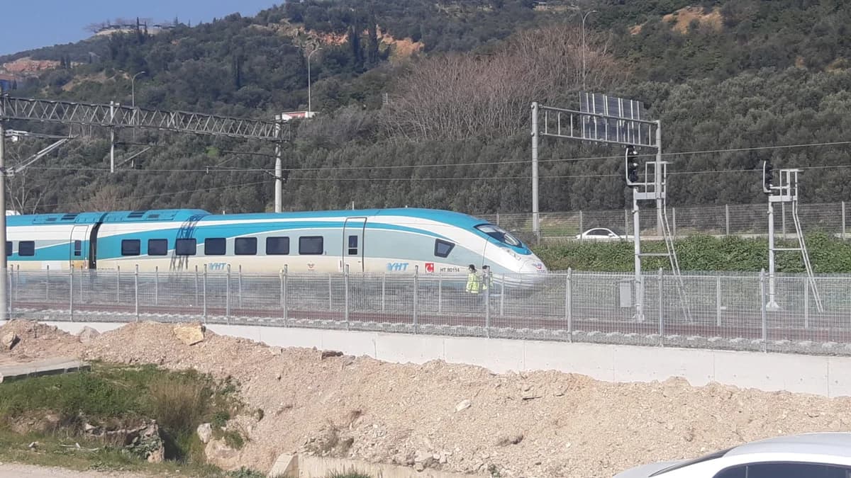 Körfez’de Trenin Çarptığı Yaya Hayatını Kaybetti