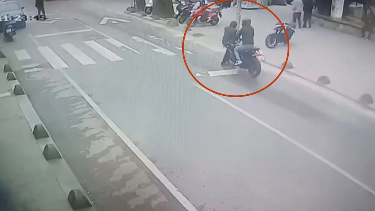 Beykoz’da Yaya Geçidinde Motosikletin Çarptığı Yaşlı Adam Yaralandı