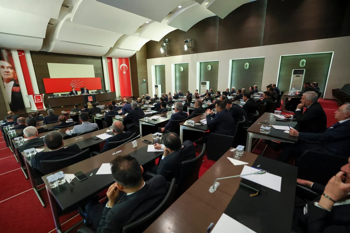 Özgür Özel, İl Başkanları ile Kritik Toplantı Gerçekleştirdi