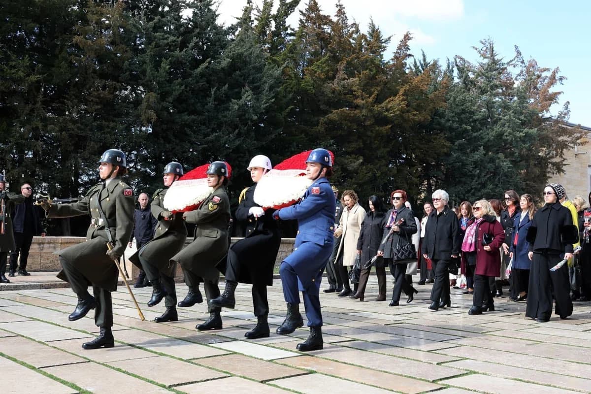 Demet Güler Kadın Subaylarla Anıtkabir’i Ziyaret Etti