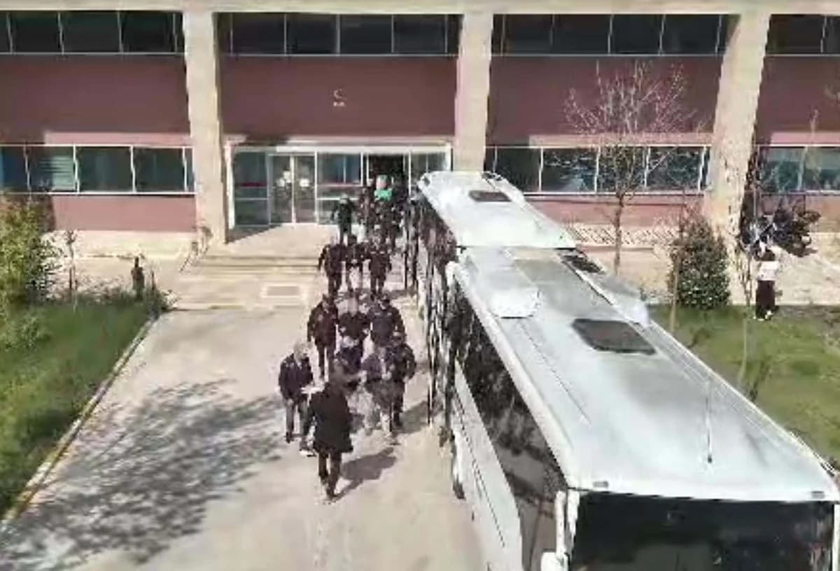 FETÖ’nün Manisa’daki Yapılanmasına Büyük Operasyon: 24 Tutuklama
