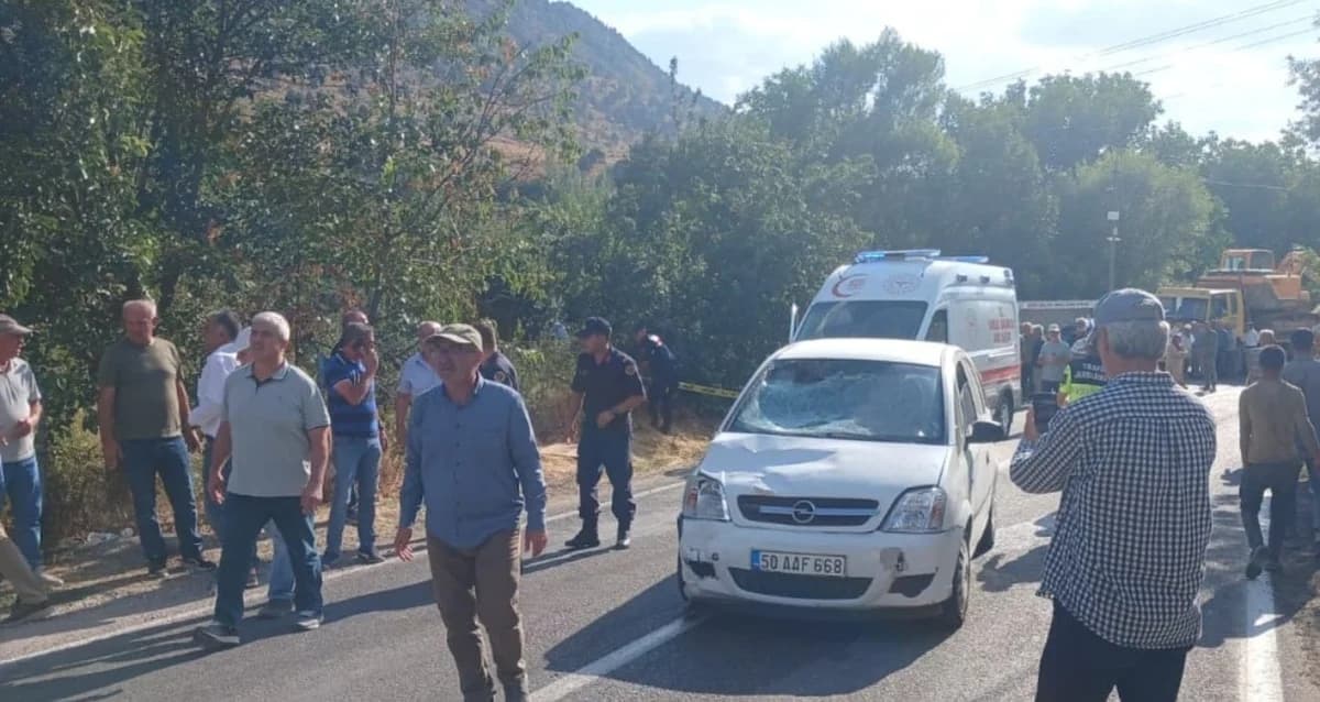 Kahramanmaraş’ta Feci Kaza: Otomobil Mezarlıkta Kalabalığa Daldı, 1 Ölü!
