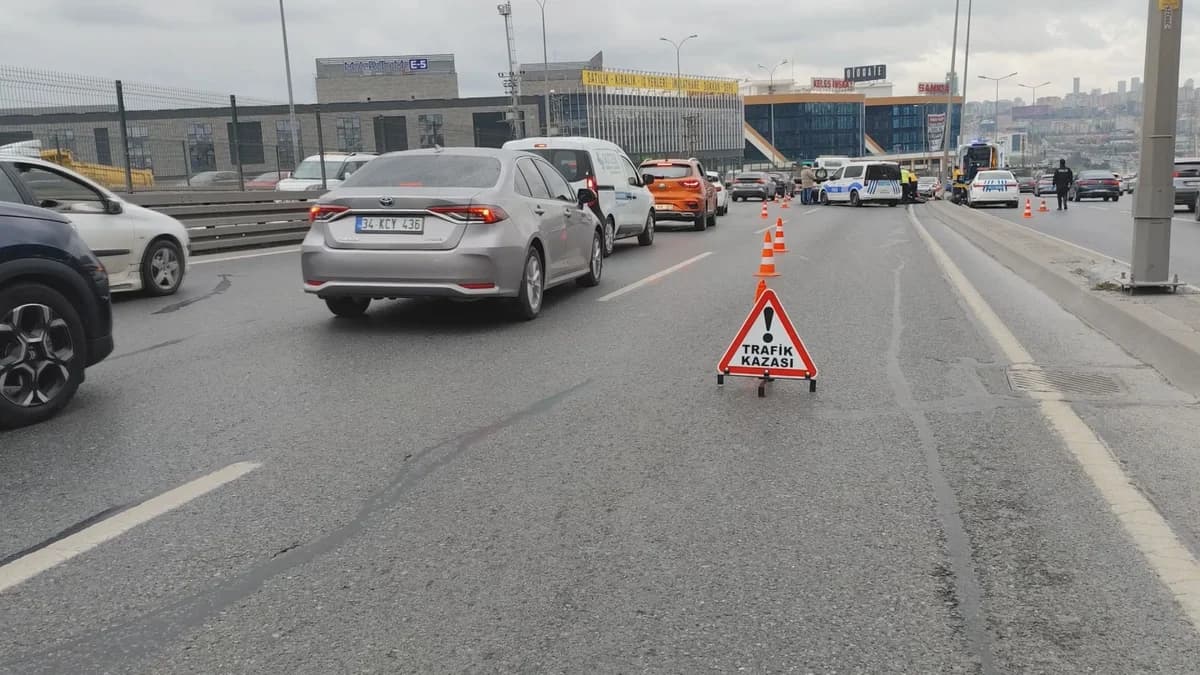 Esenyurt’ta Yağışlı Hava Kazaya Neden Oldu: Motosiklet Sürücüsü Hayatını Kaybetti