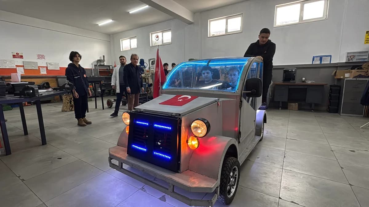 Samsunlu Öğrenciler Geri Dönüşüm Malzemeleriyle Yenilikçi Araç Tasarladı