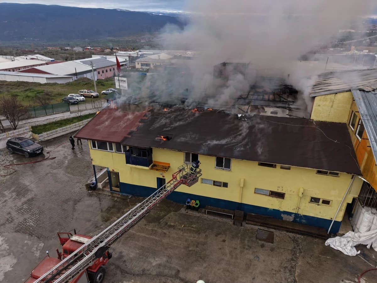 Kastamonu’daki Tekstil Fabrikasında Yangın Kontrol Altına Alındı