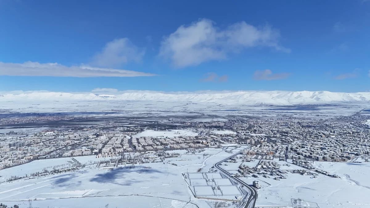 Erzurum ve Ardahan’da Kar Yağışı Mükemmel Manzaralar ve Zorluklar Yaratıyor