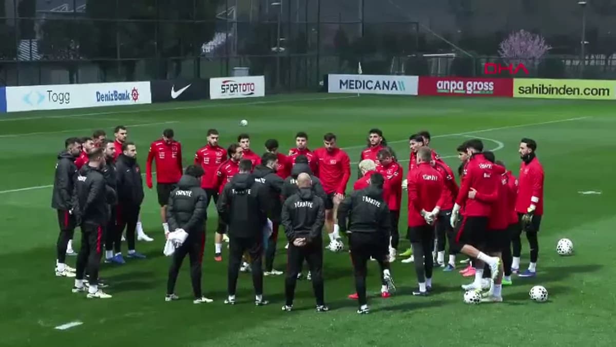 A Milli Futbol Takımı Romanya Maçı İçin Hazırlıklarını Sürdürüyor