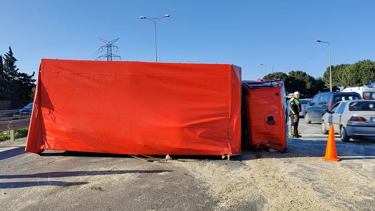 Bayrampaşa’da Otomobil ve Kamyon Çarpıştı: 1’i Çocuk 7 Yaralı