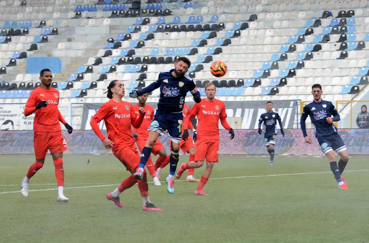Erzurumspor’dan Tarihi Galibiyet: Manisa’yı 8-1 Yenerek Fark Attı