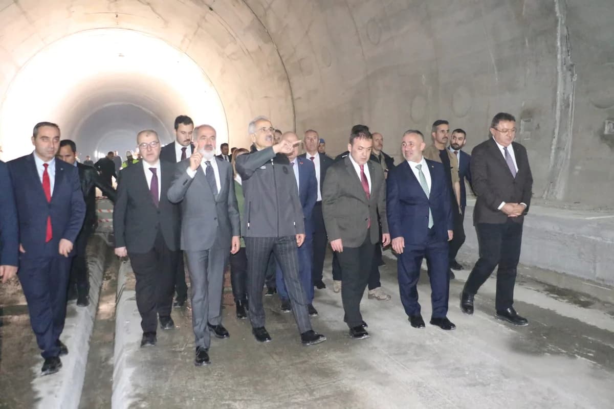 Bakan Uraloğlu: 2053’te Trenle Türkiye’yi 48 Saate Gezeceğiz
