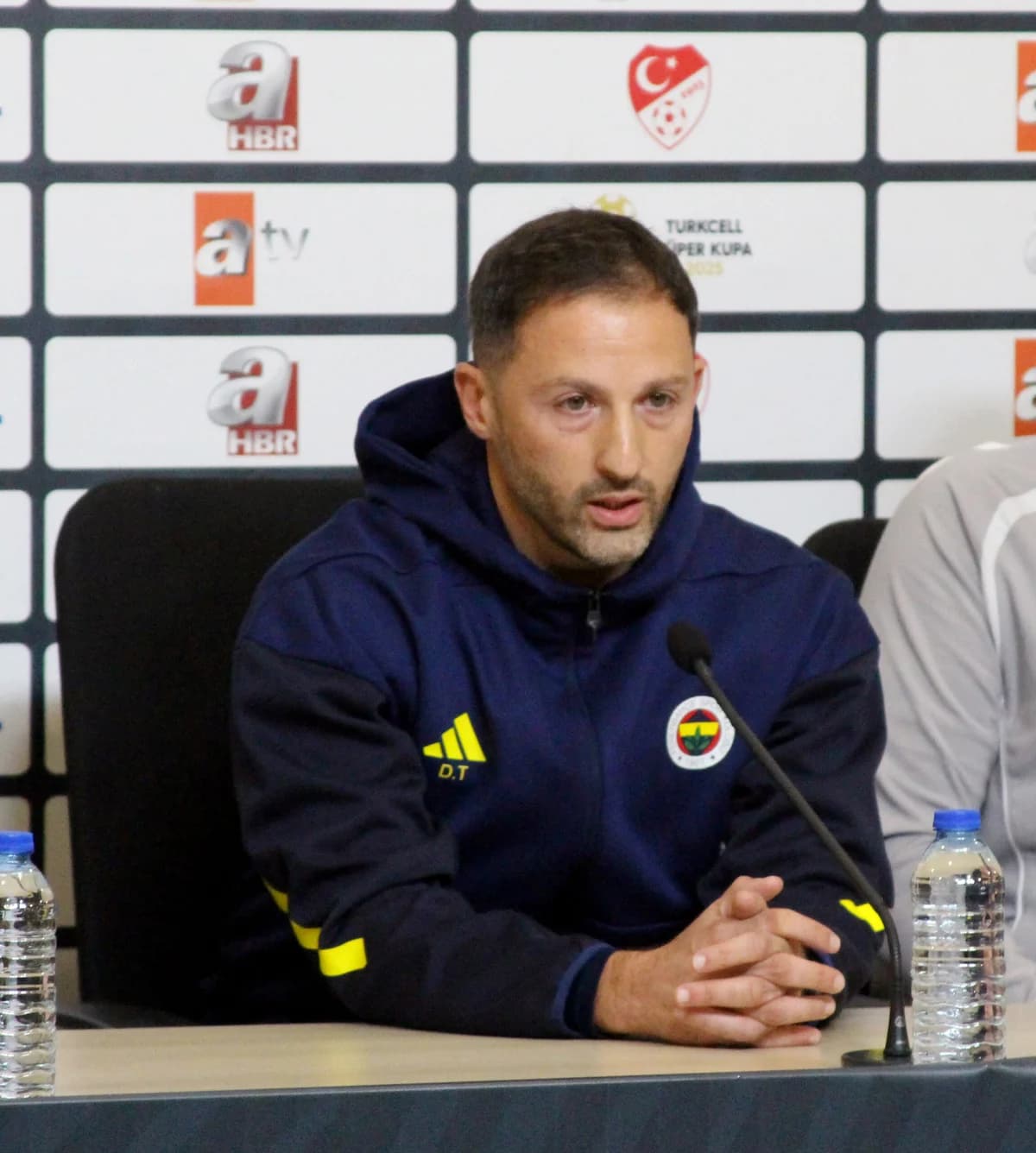 Tedesco’dan Samandıra’da Duygusal Veda: Futbolcular ve Taraftarlarla Helalleşti