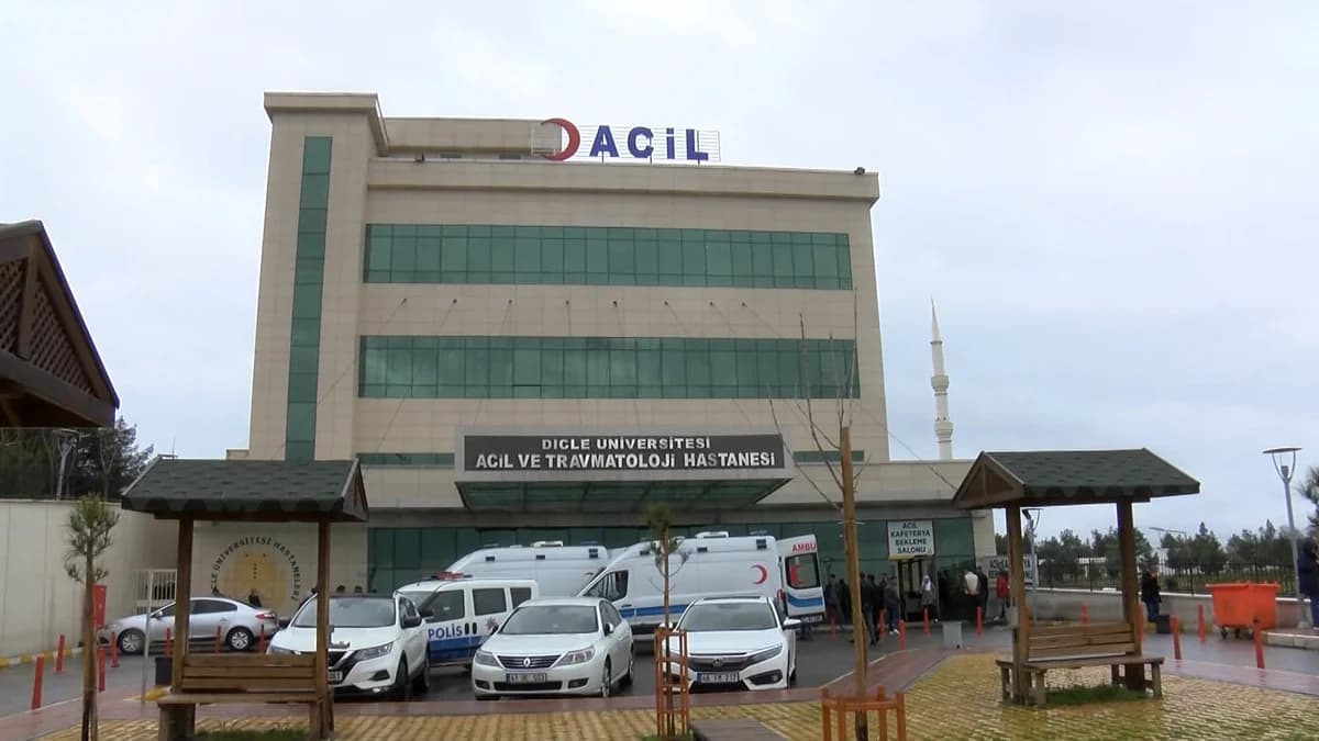Yıldırım Düşmesi Sonucu Yoldan Geçen Kadın Yaralandı