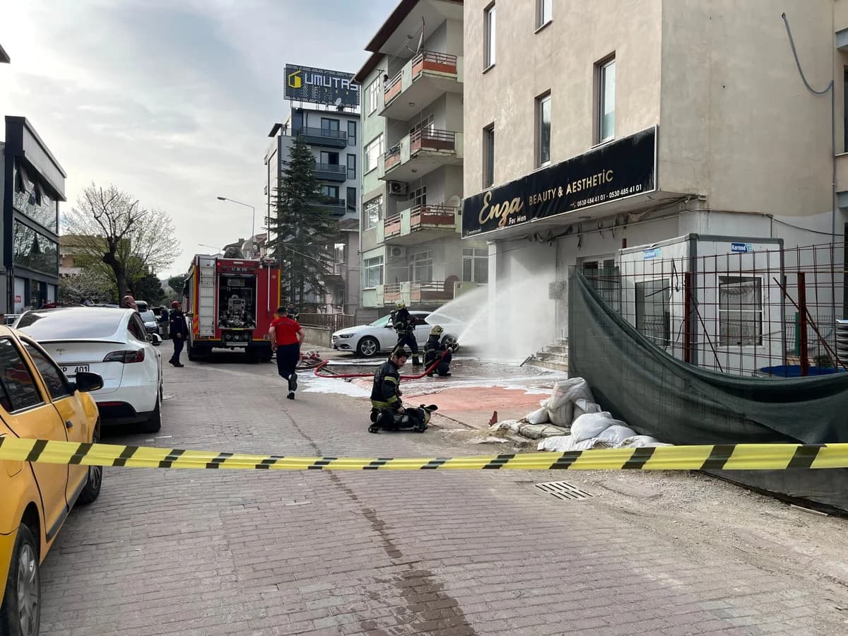 Kocaeli’de Doğal Gaz Kutusundaki Patlama, Park Halindeki Araçta Hasara Neden Oldu