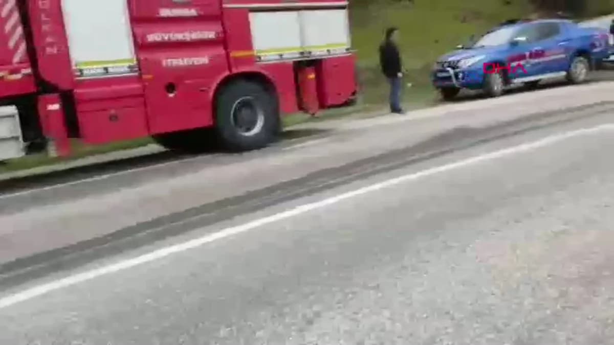 Bursa’da Freni Boşalan TIR Devrildi: Sürücü Yaralandı