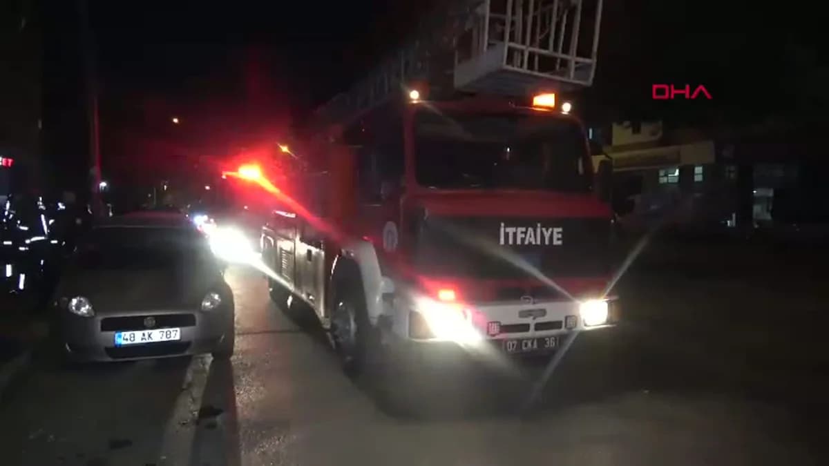 Antalya’da Priz Yangını Mutfağı Sardı