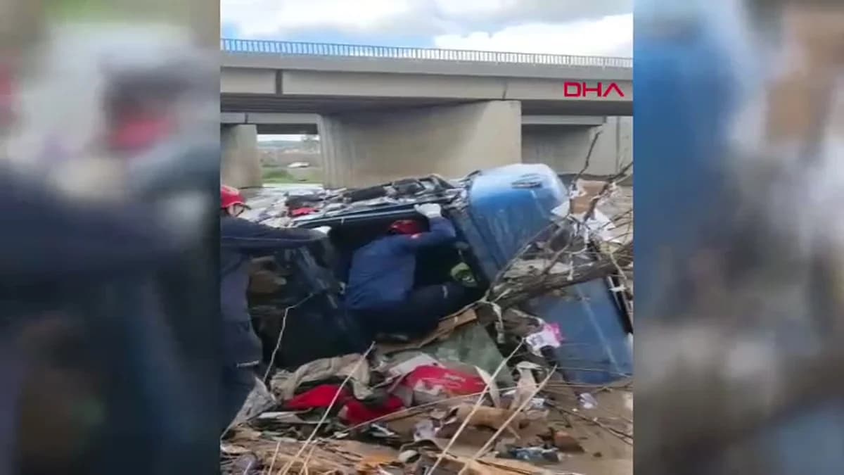 Osmaniye’de Çaya Uçan TIR’ın Şoförü Hayatını Kaybetti