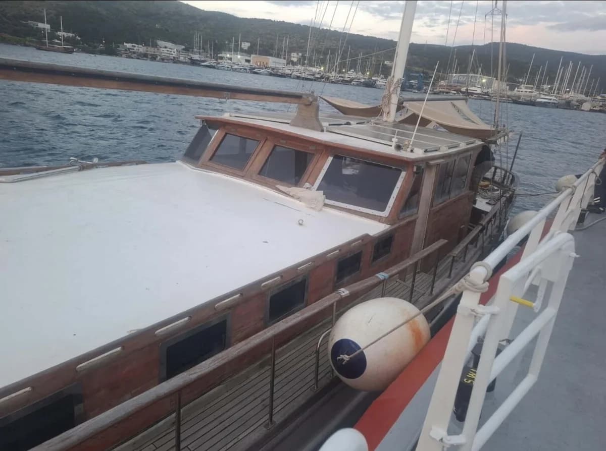 Bodrum’da Nefes Kesen Kurtarma: Su Alan Teknedeki 3 Kişi Kurtarıldı