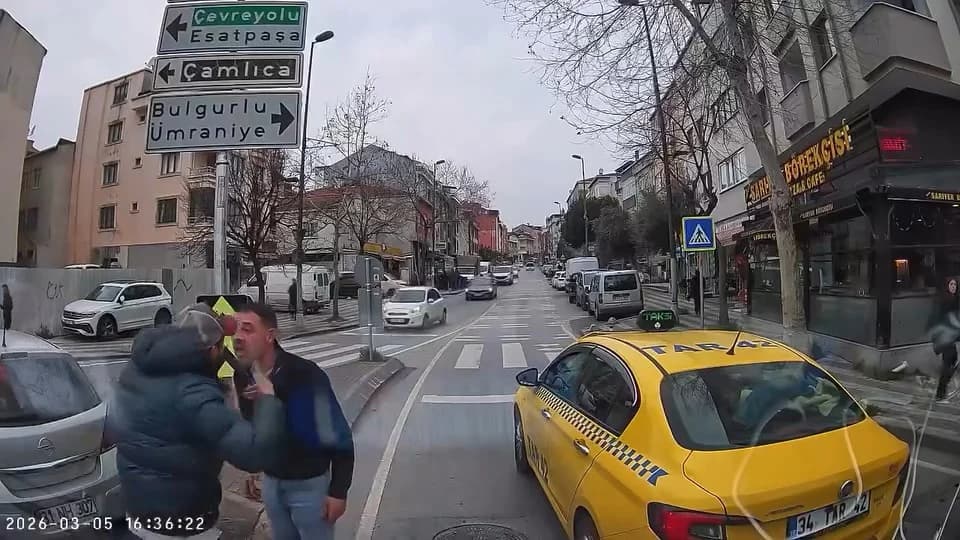 Üsküdar’da Yol Verme Kavgası Kameralara Yansıdı