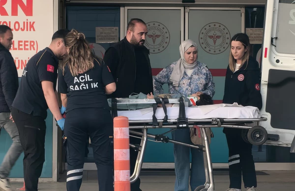 İnegöl’de Balkon Kazası: 3 Yaşındaki Çocuk Ağır Yaralandı