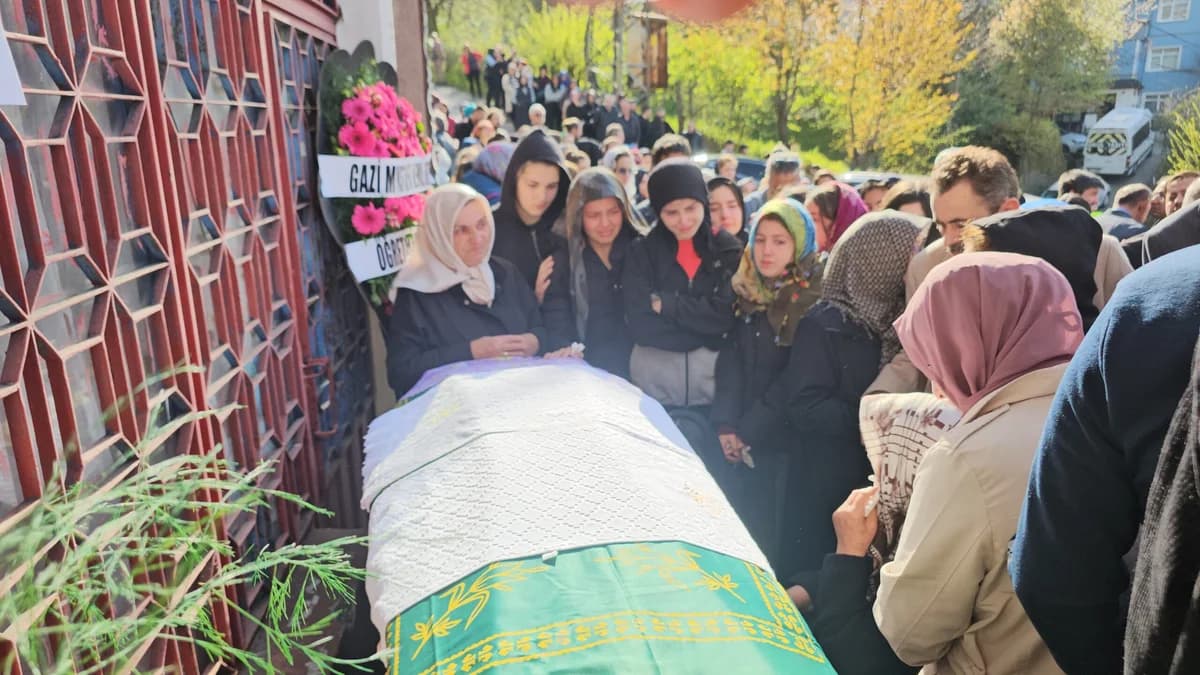 Menenjit Ön Tanısıyla Tedavi Gören Çağla Savaş Hayatını Kaybetti