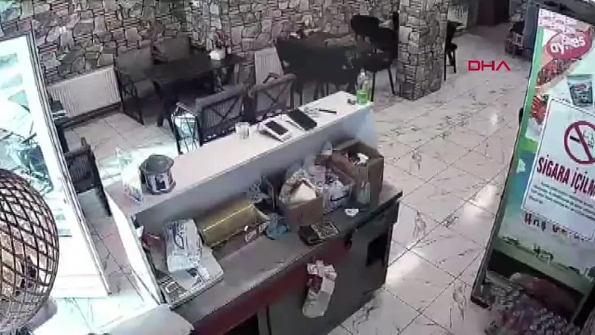 Kütahya’da 4.8 Büyüklüğündeki Deprem Anı Güvenlik Kamerasında Görüntülendi