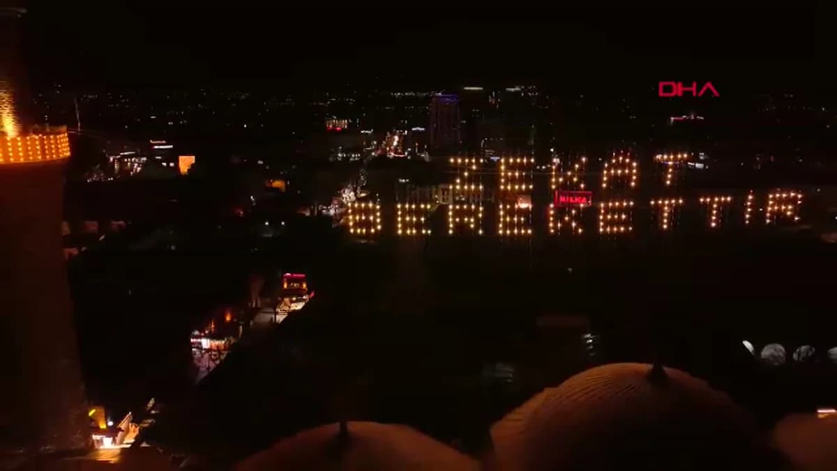 Bursa’daki Ulu Cami’ye Yeni Mahya: ‘Zekat Berekettir’