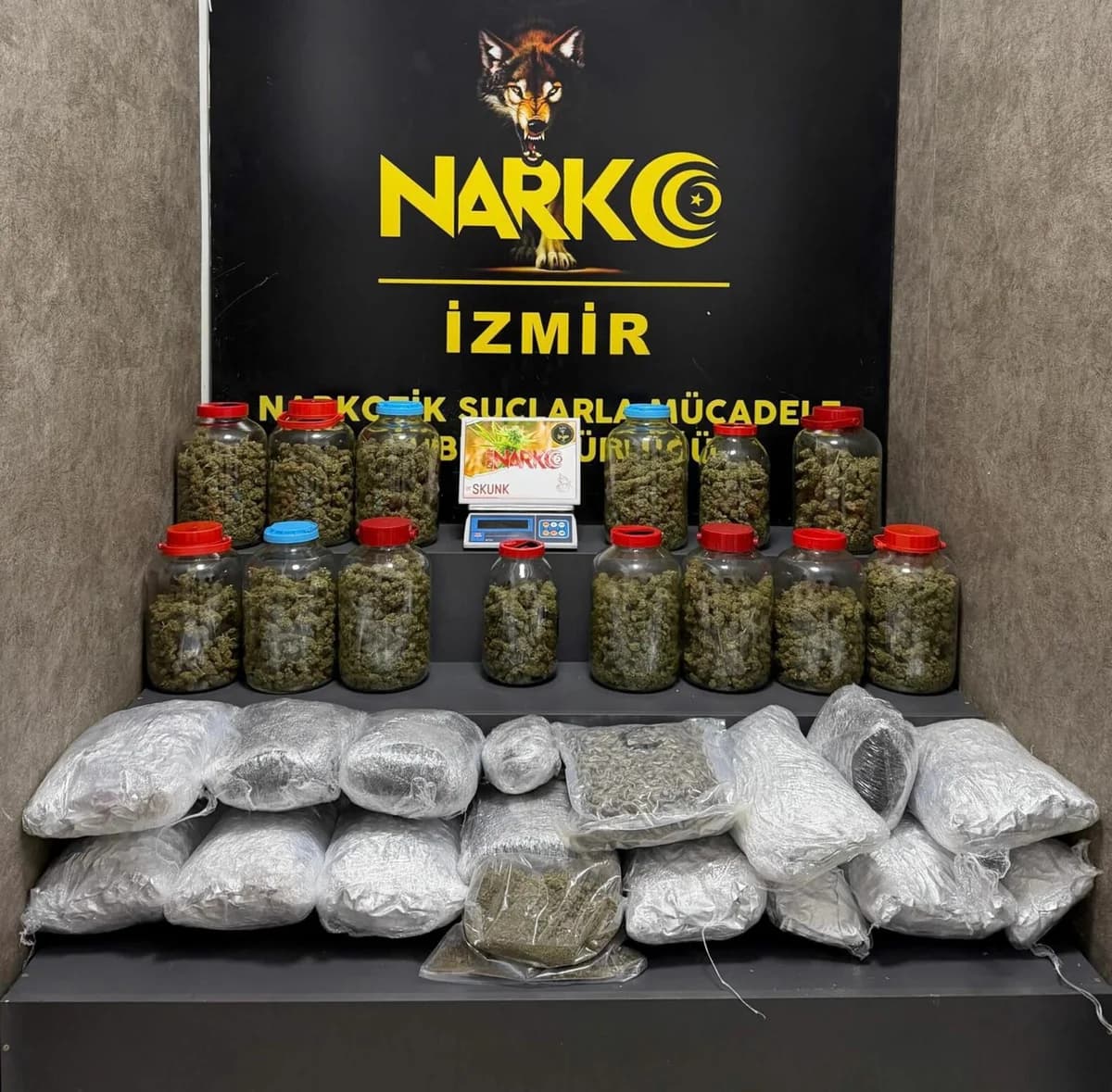 İzmir’de Dev Uyuşturucu Operasyonu: 39 Kilo Kokain ve 21 Kilo Skunk Ele Geçirildi, 4 Kişi Tutuklandı