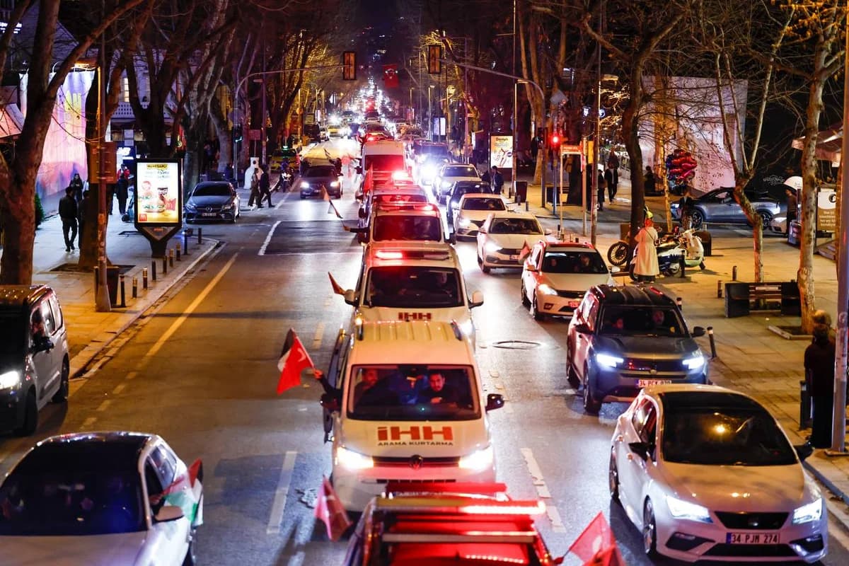 İstanbul’da Yüzlerce Araçla Gazze’ye Destek Konvoyu Düzenlendi
