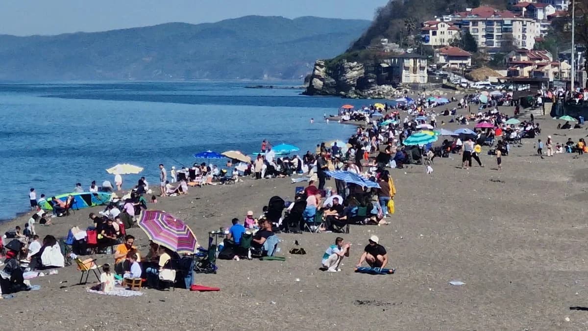 Düzce’nin Saklı Cenneti Çuhallı Plajı Hafta Sonu Ziyaretçi Akınına Uğradı