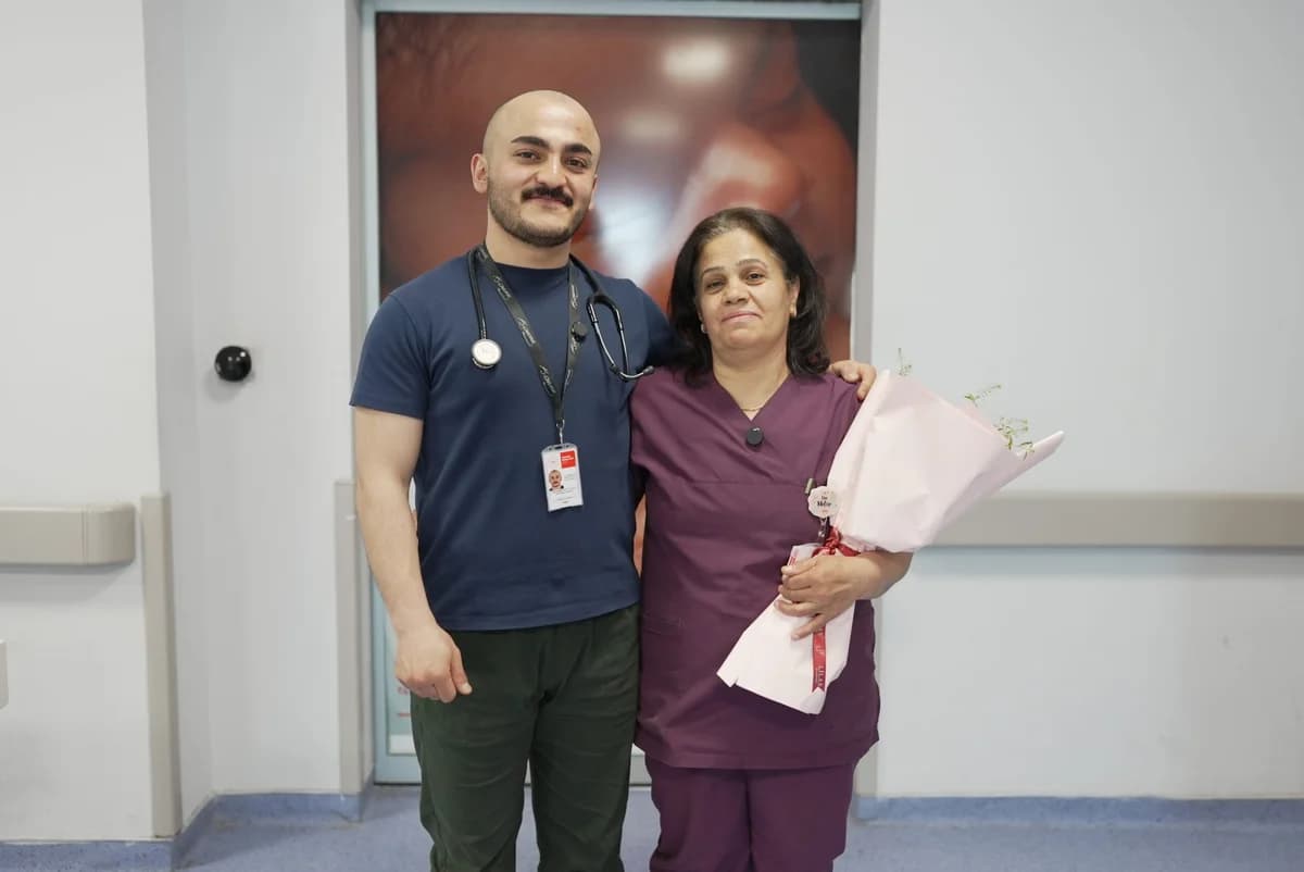 Doktor Oğuldan Ebe Anneye Duygusal Ebeler Haftası Sürprizi