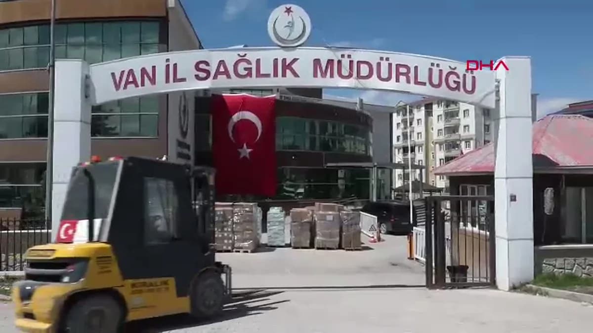 Van’dan İran’a İlaç ve Tıbbi Malzeme Desteği: 9 TIR Yola Çıktı