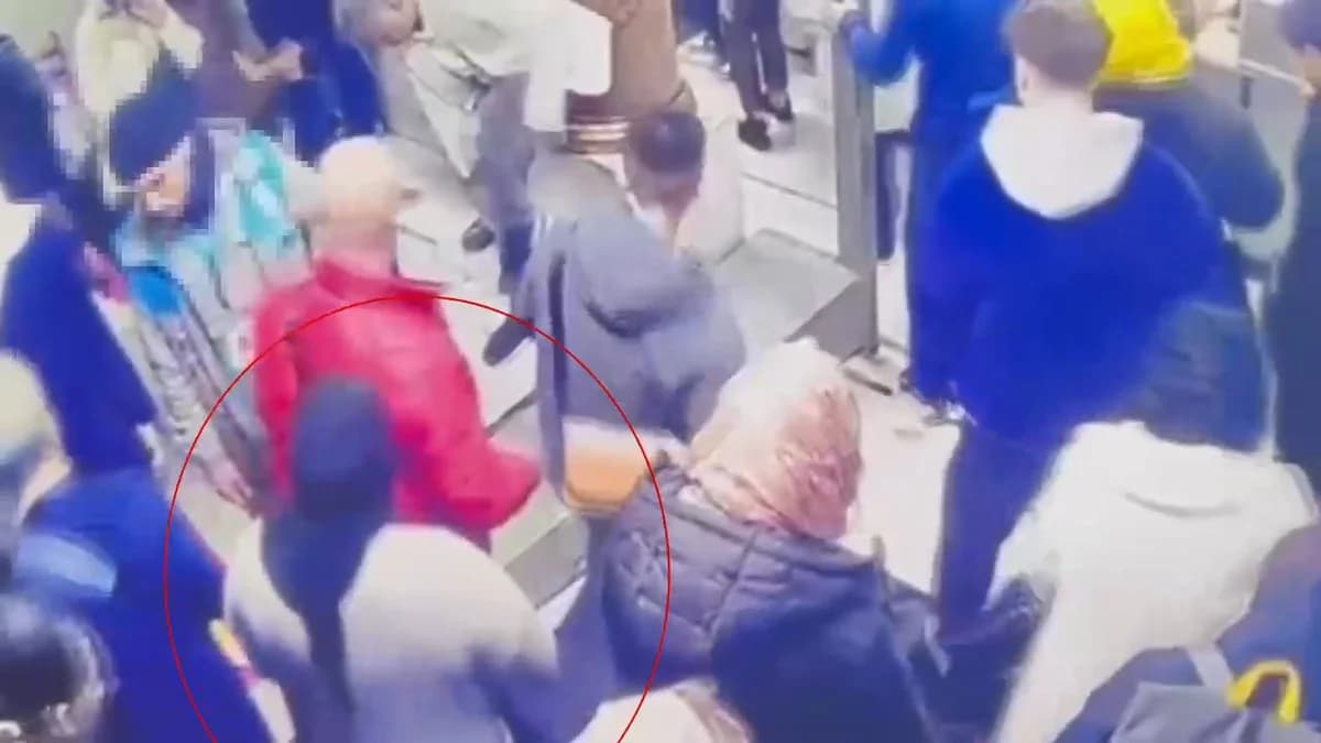 Sultanahmet’te Yankesicilik Yapan İki Kadın Tutuklandı