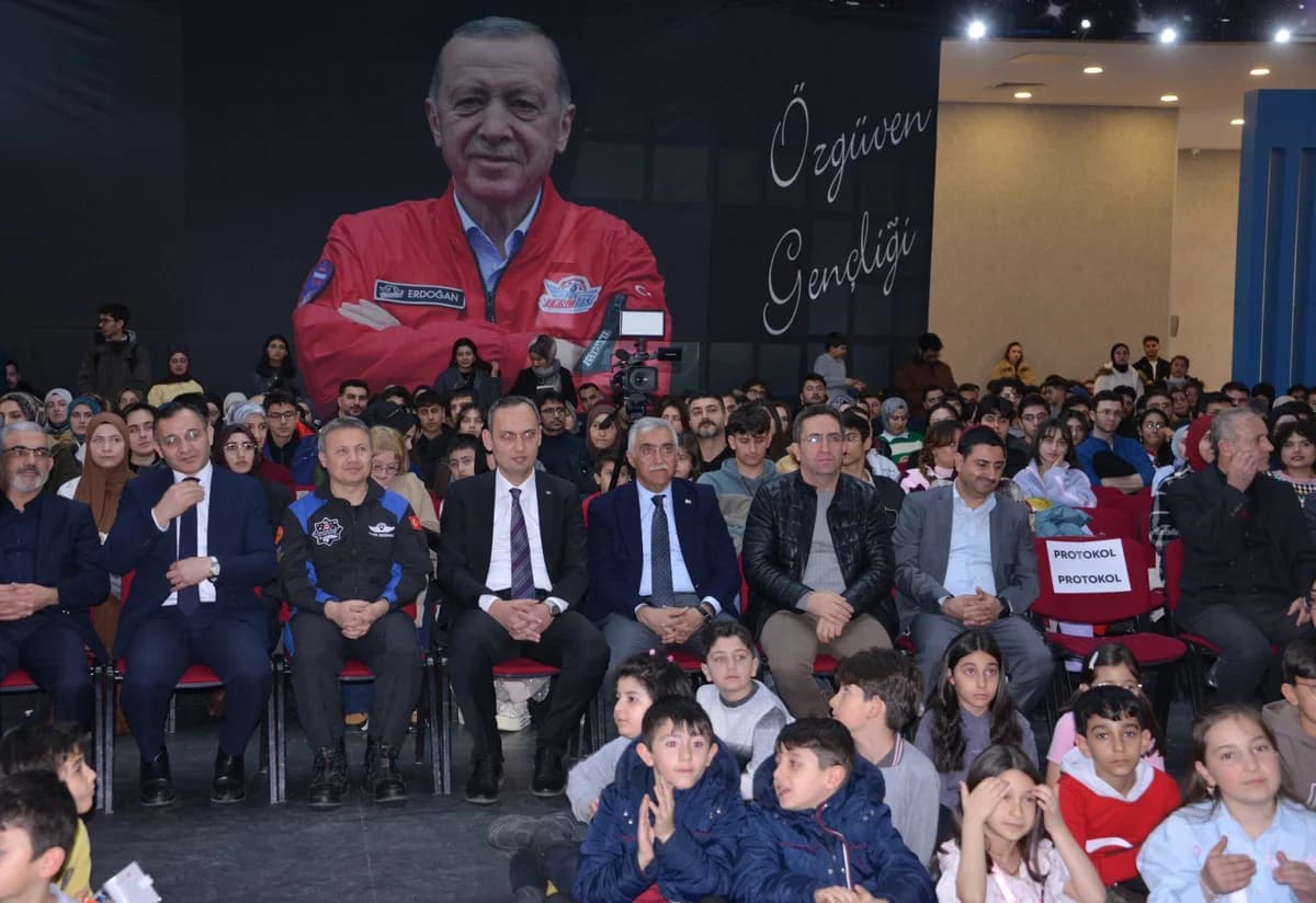 Türkiye’nin İlk Astronotu Alper Gezeravcı Çocukların Uzaya İlgisini Anlattı
