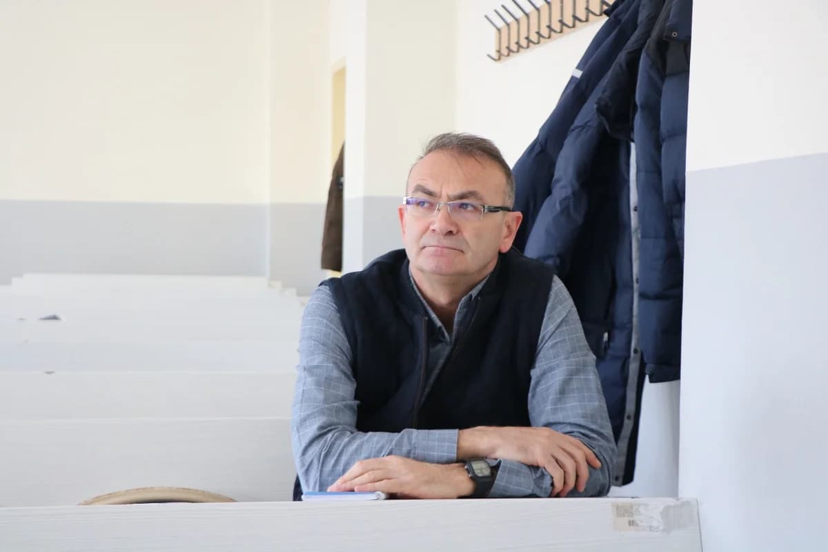 55 Yaşındaki Emekli Albay, Üçüncü Üniversitesini Tamamlıyor