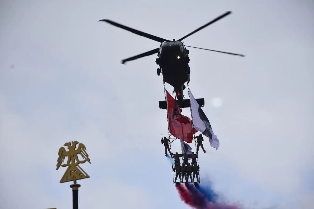 Sivas’ta Polislerden Nefes Kesen Helikopter Gösterisi
