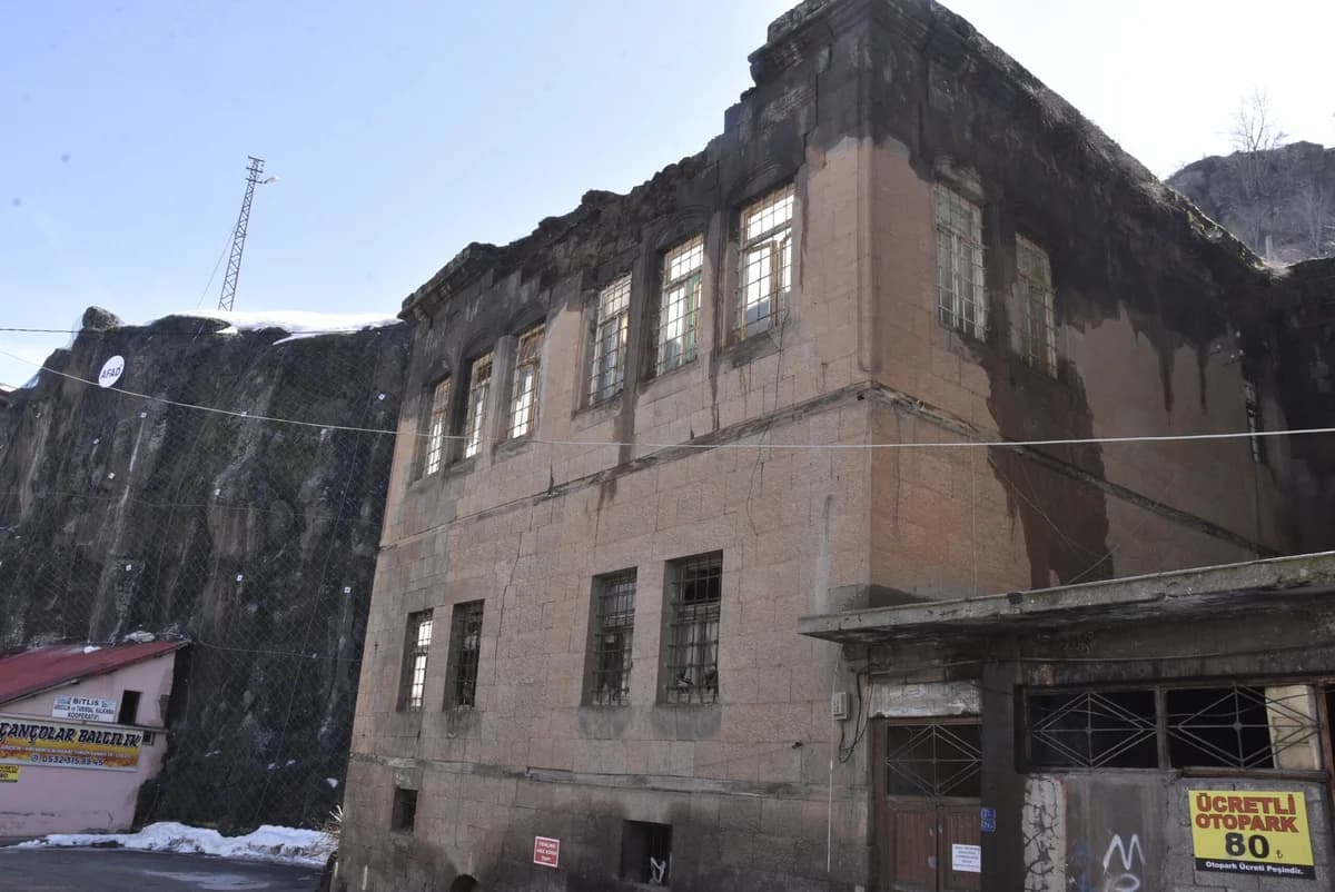 Bitlis’teki Tarihi Evler Yağışlar Nedeniyle Yıkılma Tehlikesiyle Karşı Karşıya