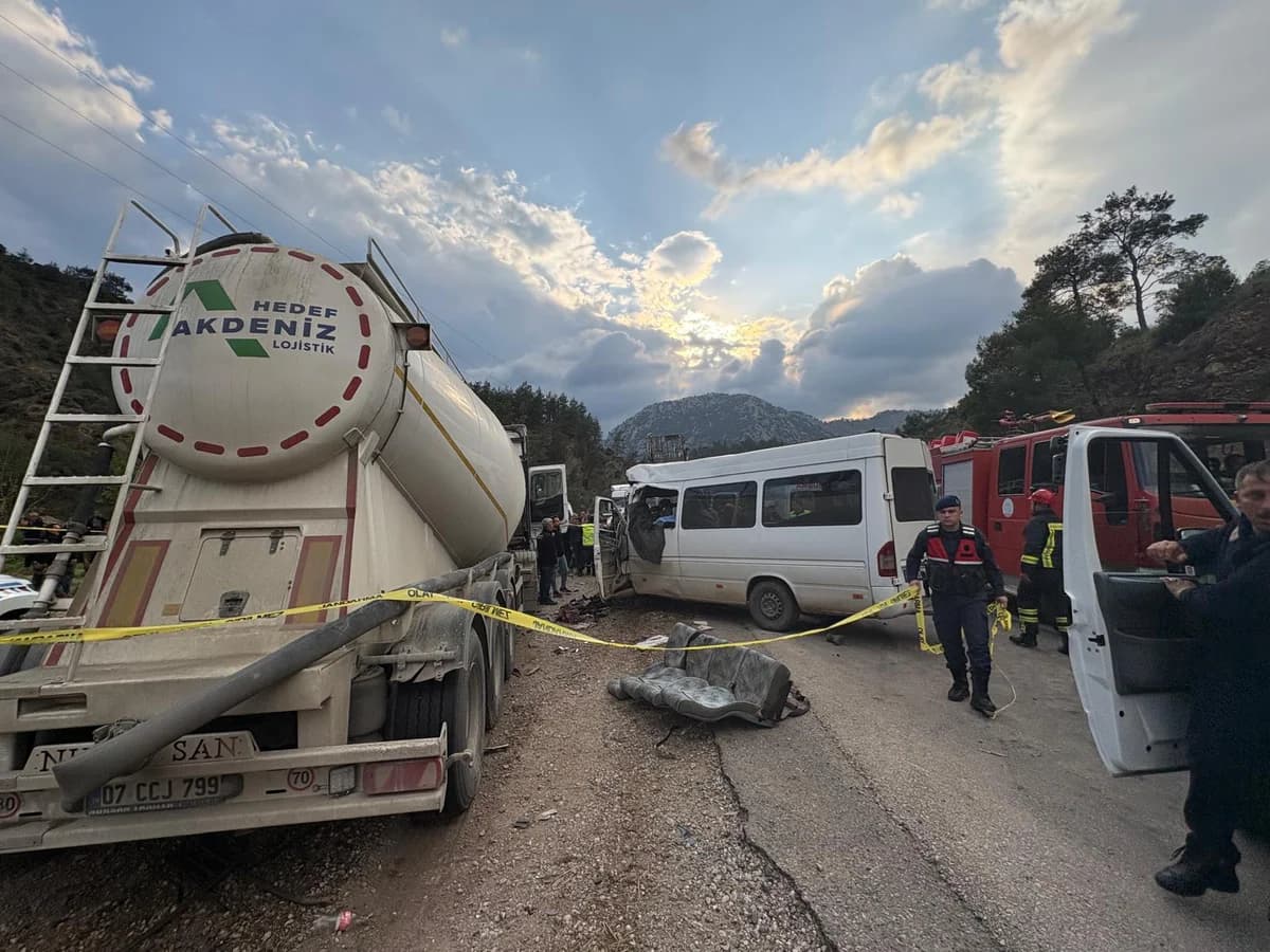 Beton Mikseri Kazasında 7 Kişi Hayatını Kaybetti: Şoför Tutuklandı