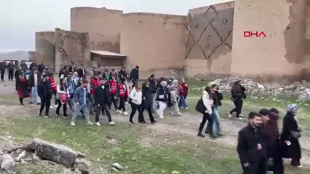 Ani Ören Yeri’nde Doğa Yürüyüşü: 8 Kilometre Tarih ve Güzellikte Yol Aldılar