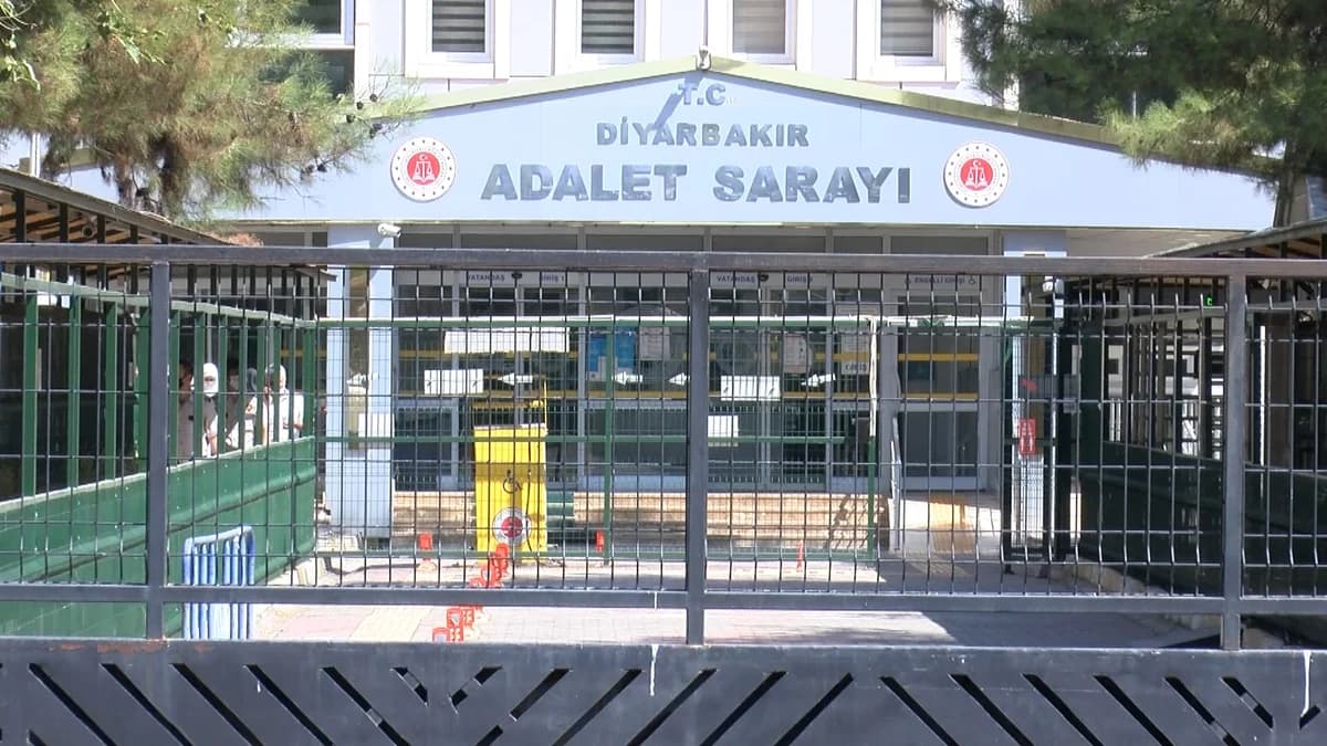 Profesöre ‘Bıçak Parası’ Davası: 90 Bin TL İddiasıyla Yargılanıyor