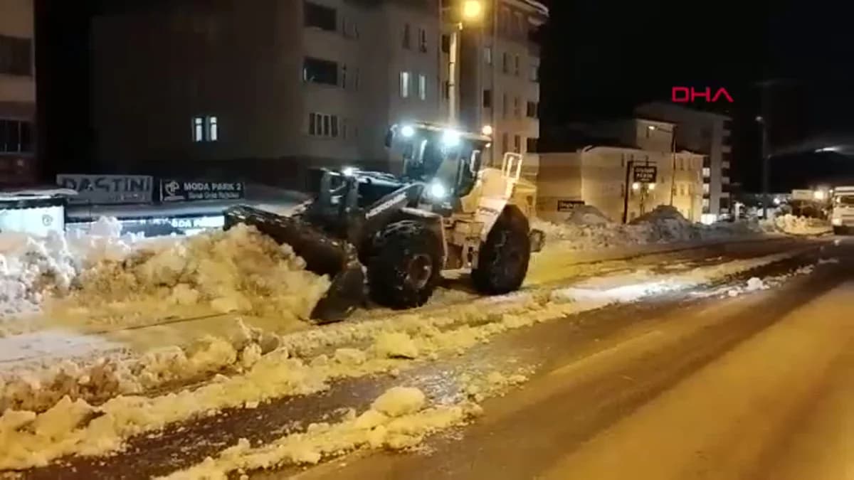 Bitlis’te Karla Mücadele: Yol Genişletme ve Kar Temizleme Çalışmaları Başladı