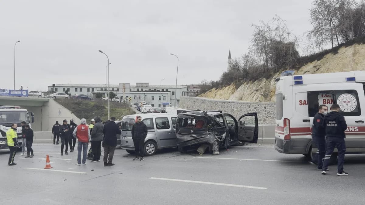 İstanbul Arnavutköy’de Zincirleme Kaza: 4 Araç Çarpıştı, 6 Yaralı