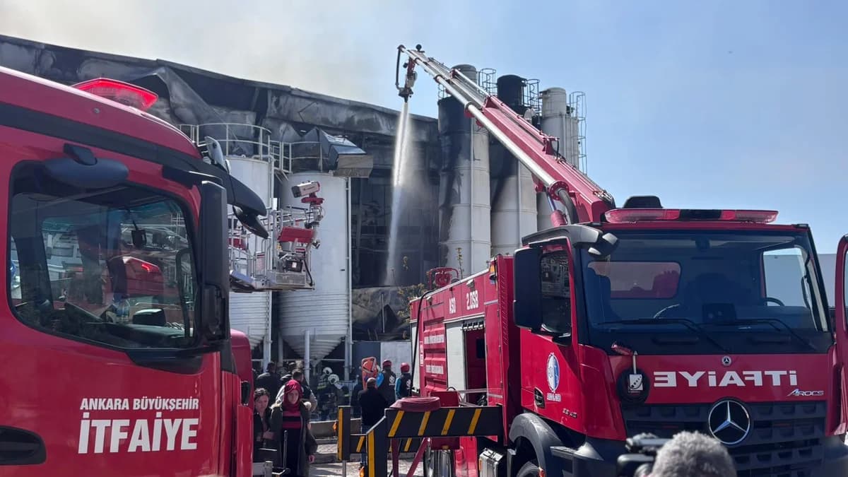 Ankara’daki Boya Fabrikasında Yangın: Ekipler Müdahale Etti