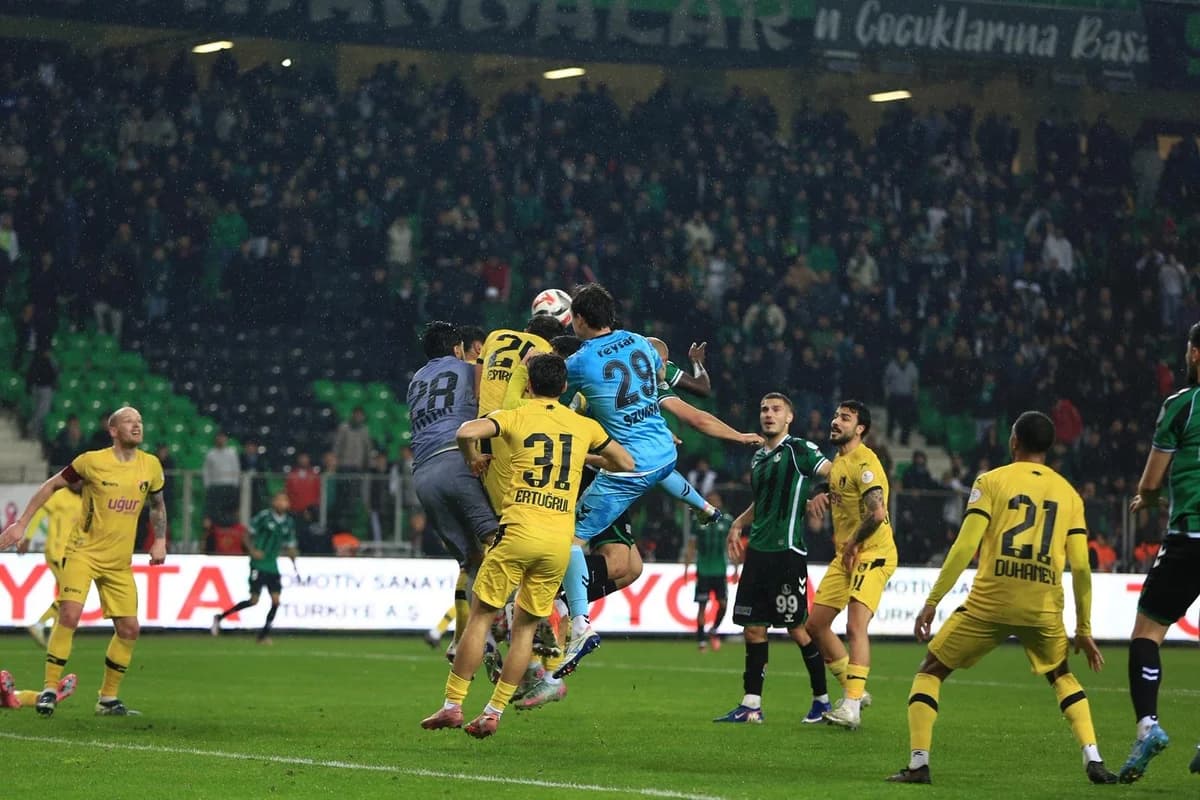 Sakaryaspor ve İstanbulspor Beraberliği: 2-2