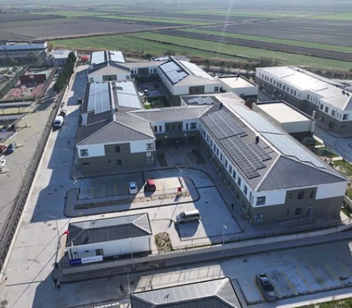 İzmir’de Kız Yurduna Girmeye Çalışan Şüpheli Yakalandı