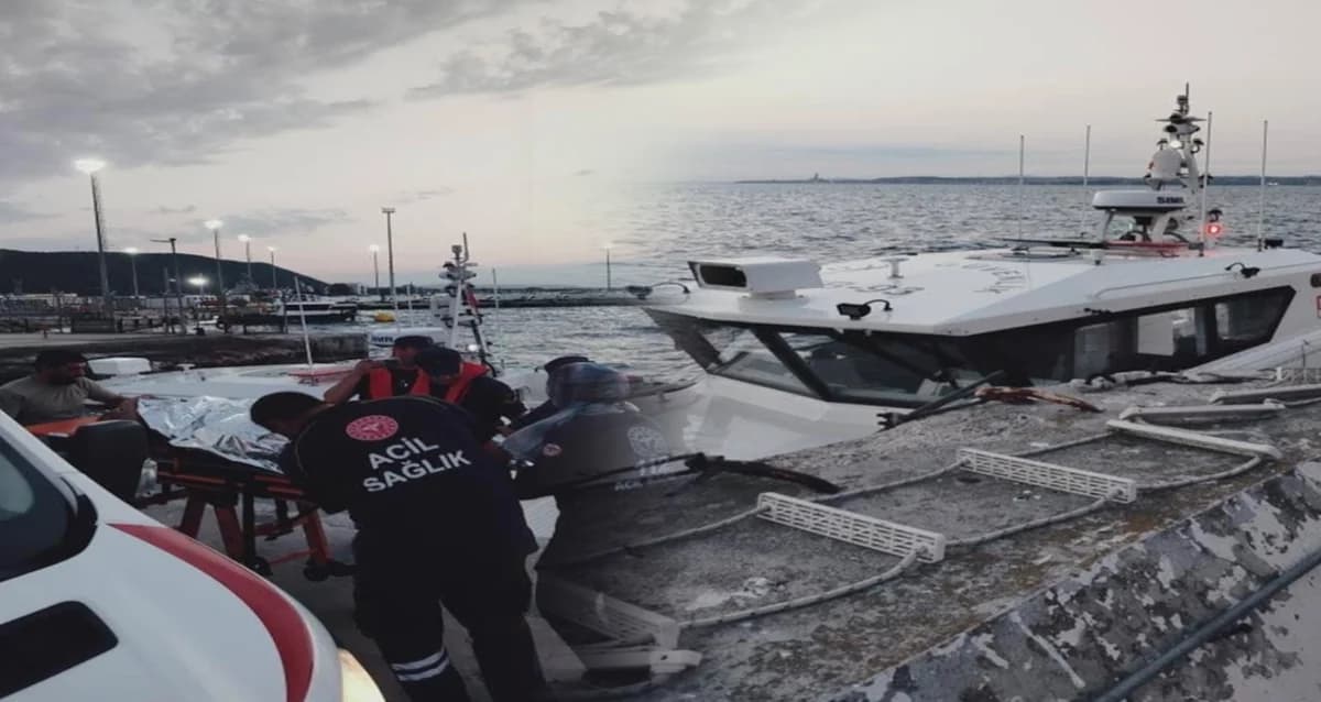 Yalova’da Feribot Faciası: Genç Kadın Denize Atladı, Kahraman Yolcu Kurtardı!